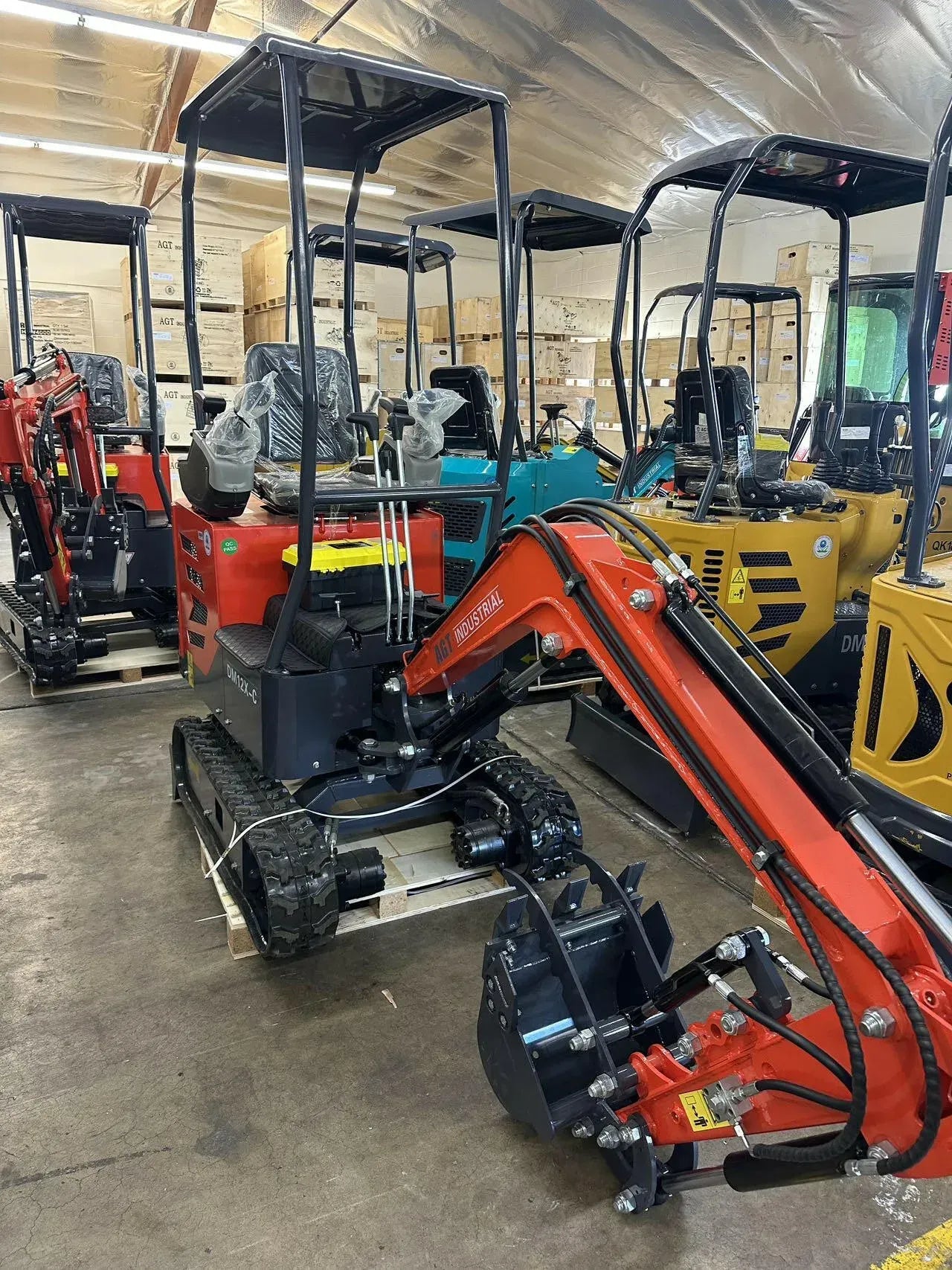 AGT DM12X-C Mini Excavator – Pilot Control, Swing Boom, Hydraulic Thumb by Bidadoo