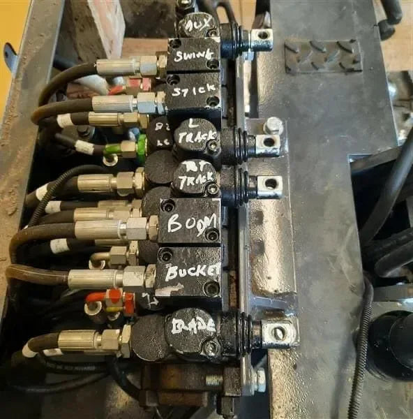 1.5 ton, 13.5HP RATO Mini Excavator w/ pilot control system | AGT-H15R