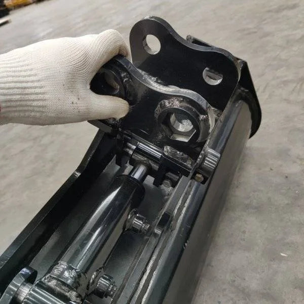 600mm Tilting Bucket: Attachment for TYPHON Mini Excavators USA