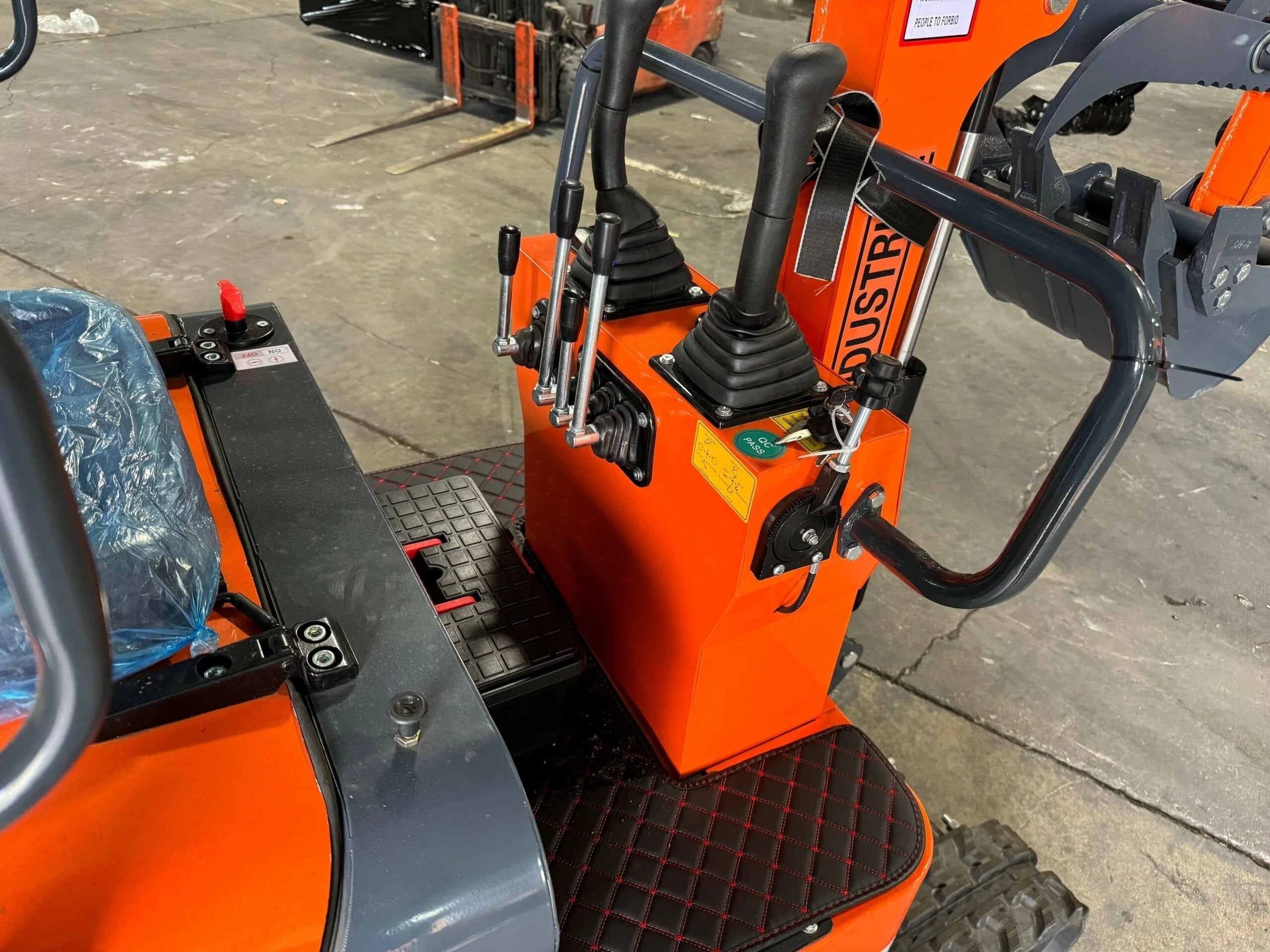 AGT Rato 1-Ton Mini Excavator – 13.5 HP Gasoline Engine by Bidadoo