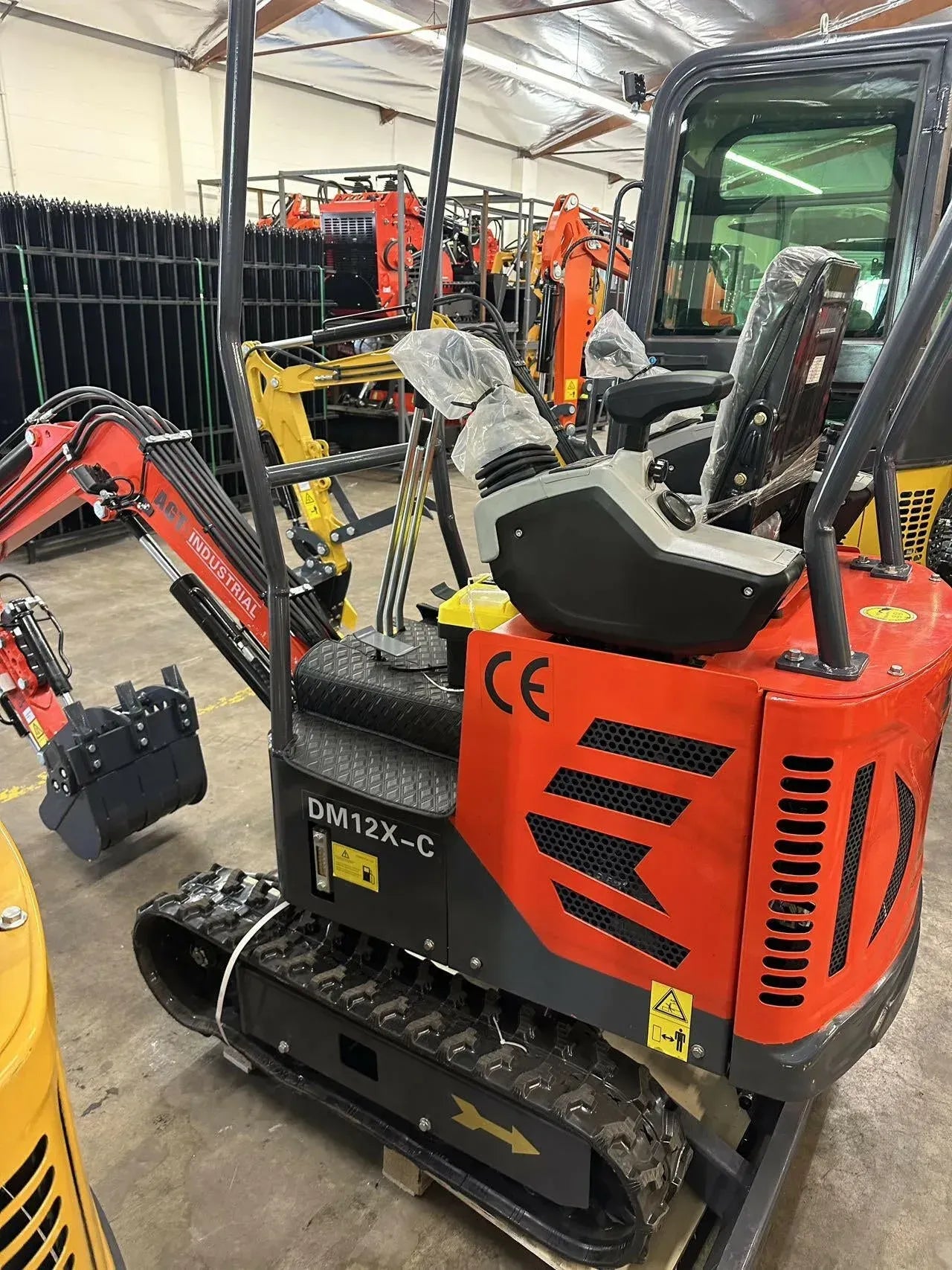 AGT DM12X-C Mini Excavator – Pilot Control, Swing Boom, Hydraulic Thumb by Bidadoo