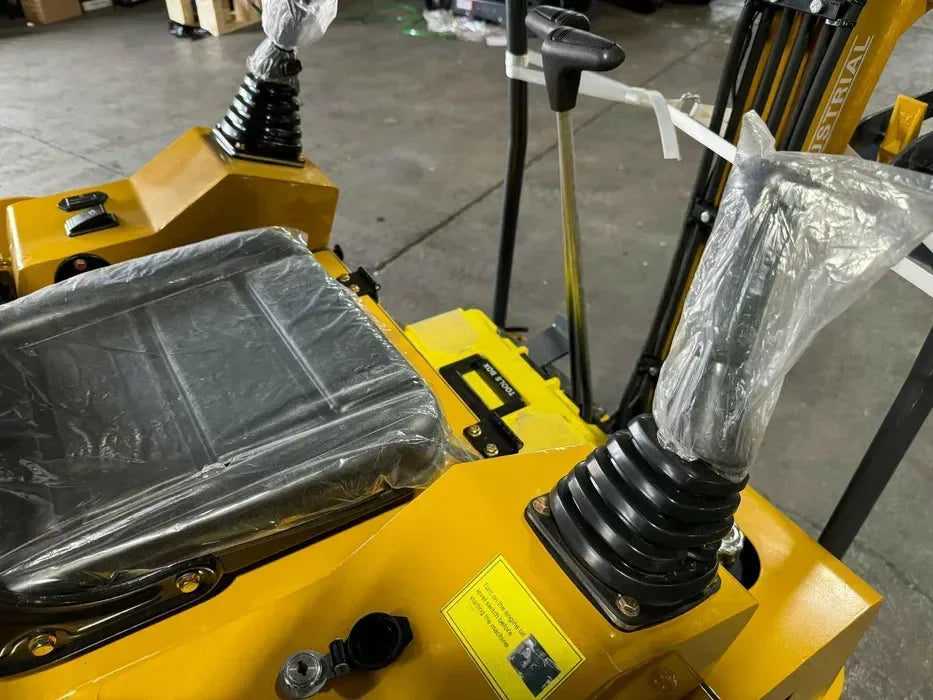 1.5 ton, 13.5HP RATO Mini Excavator w/ pilot control system | AGT-H15R