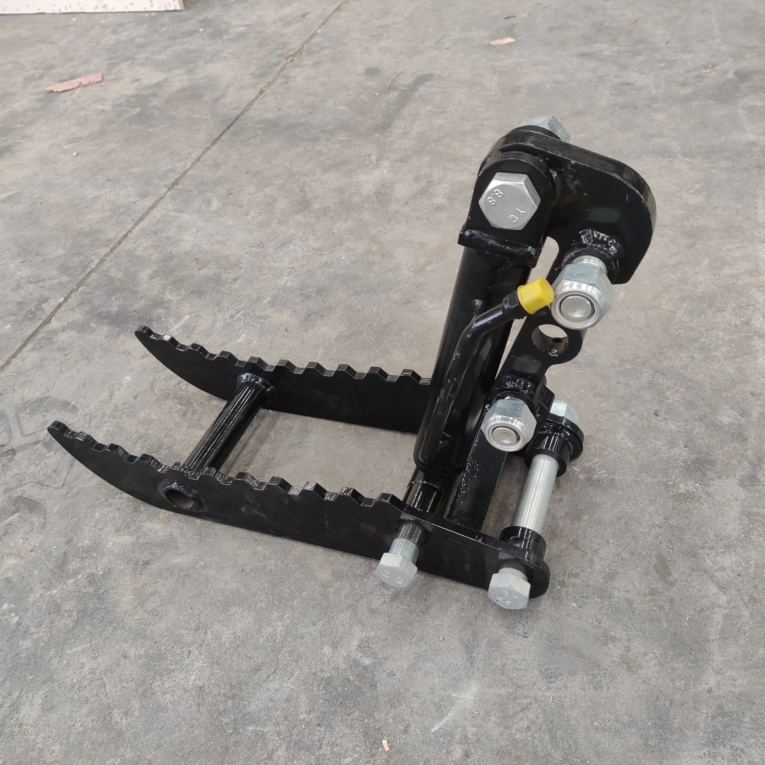 TYPHON Attachments Hydraulic Thumb Clip Attachment for Mini Excavators USA