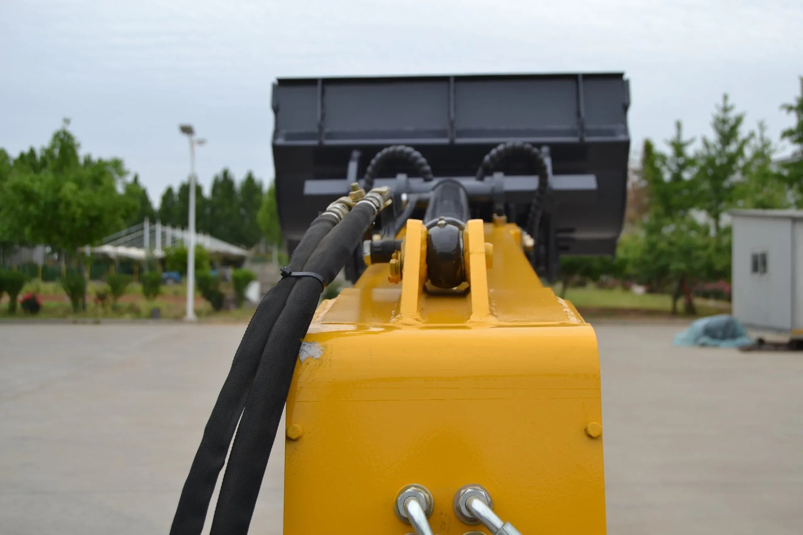 New TYPHON Wheel Loader with Kubota D1105 engine 24 hp 1 ton Load USA