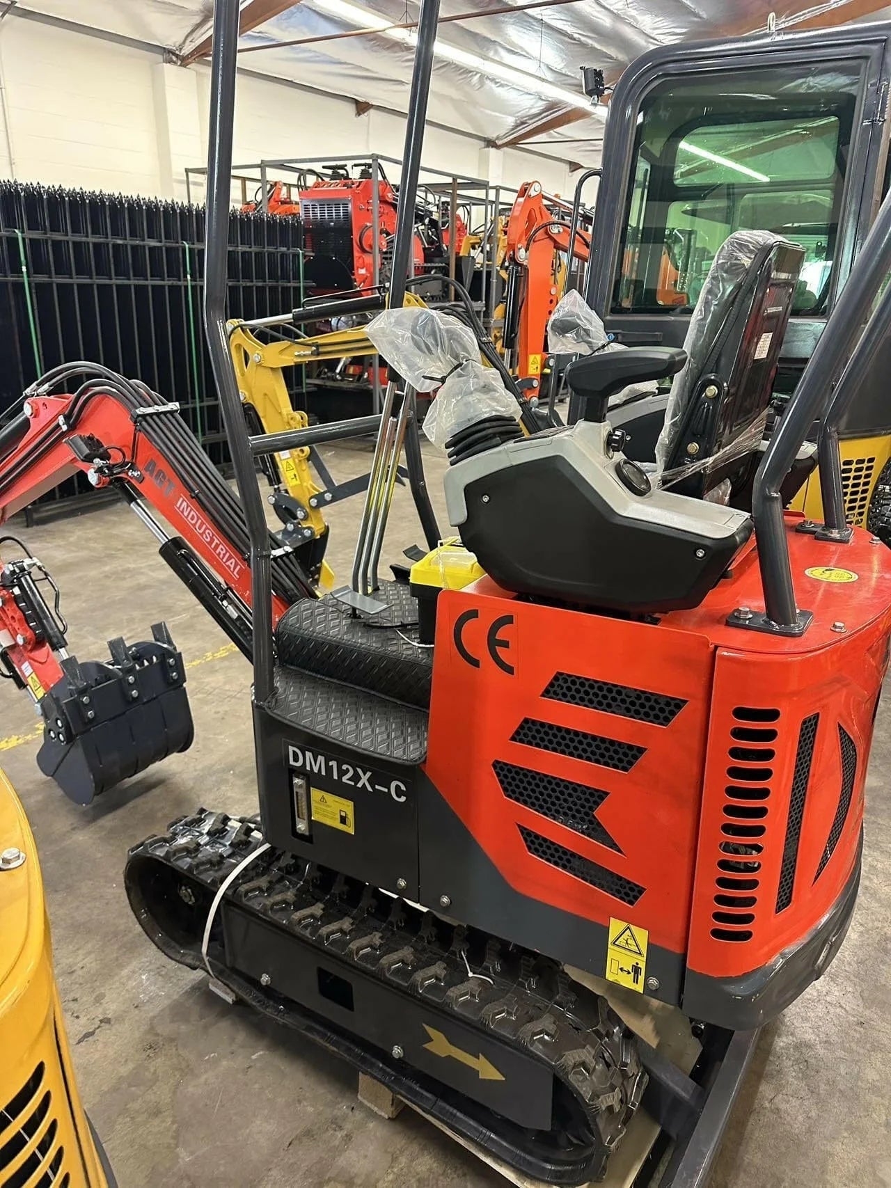 AGT DM12X-C Mini Excavator – Pilot Control, Swing Boom, Hydraulic Thumb by Bidadoo