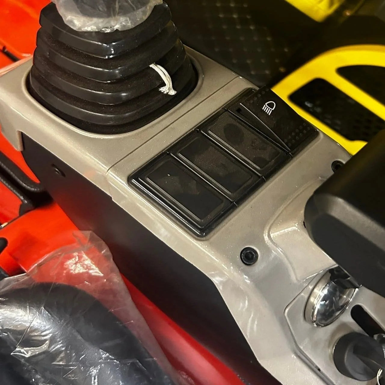 QK18K-C Mini Excavator with Kubota Engine – Swing Boom & Hydraulic Thumb by Bidadoo