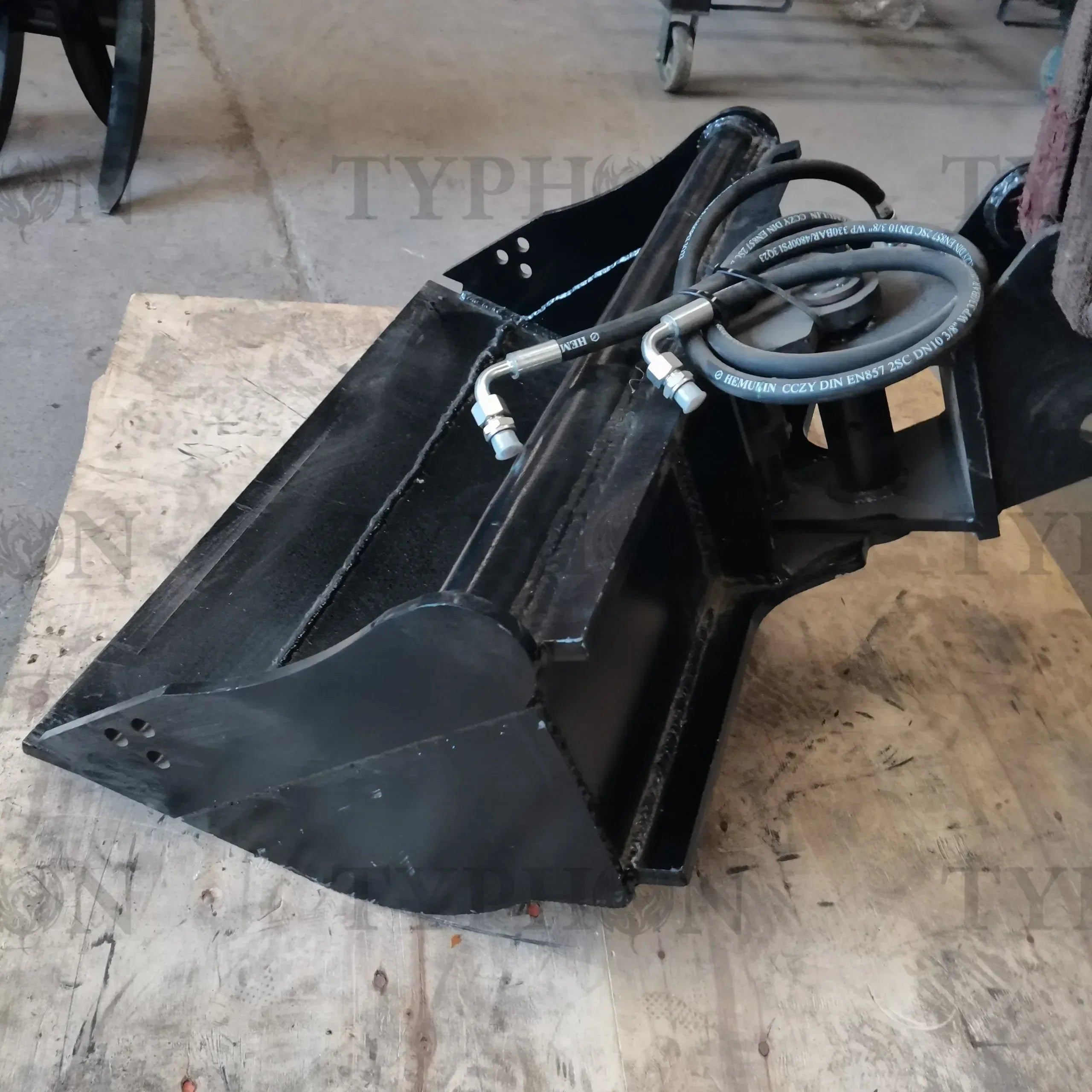 2.5 Ton Excavator Attachment Hydraulic Tilt Bucket 800mm Tilting Bucket 31 inch