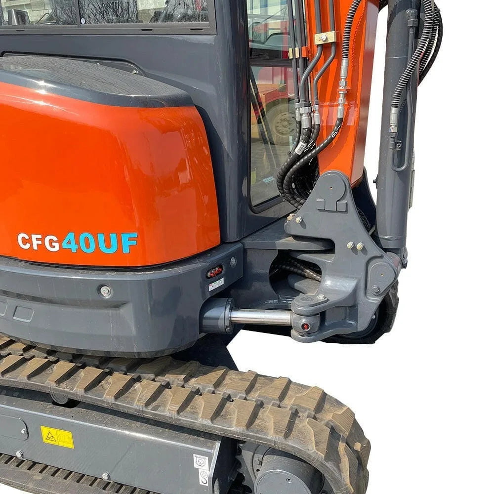 4 Ton, Mini Excavator w/ Diesel Engine, Hydraulic Thumb | CFG-40UF