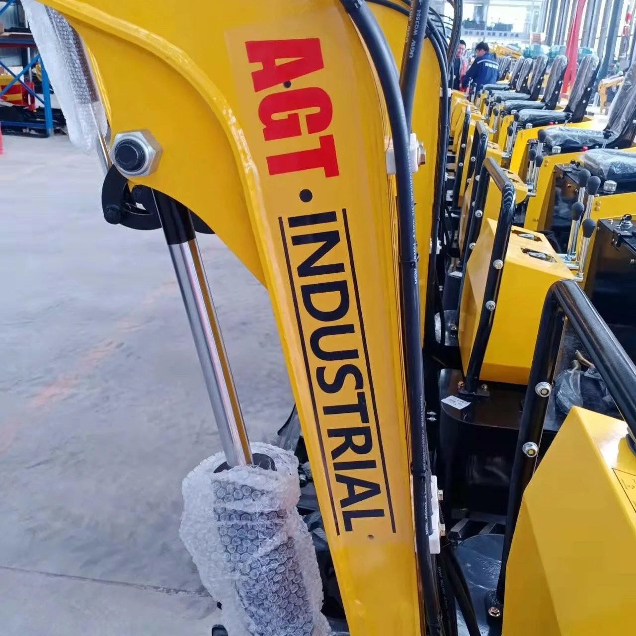 1 Ton, 13.5 HP Gasoline Engine (B&S) Mini Excavator | AGT-H12