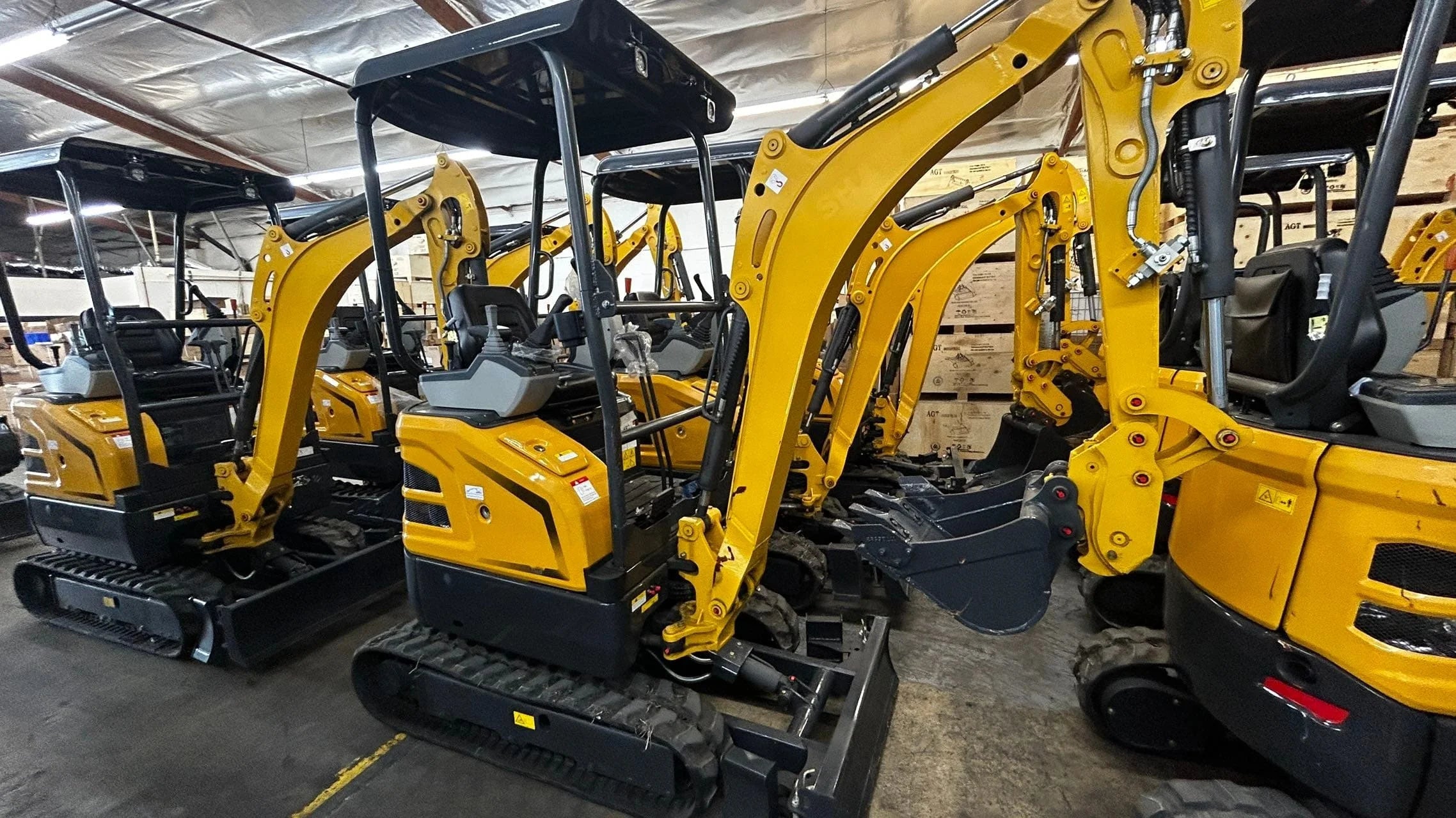 AGT Shantui 1.8-Ton Mini Excavator with Kubota Engine and Swing Boom by Bidadoo