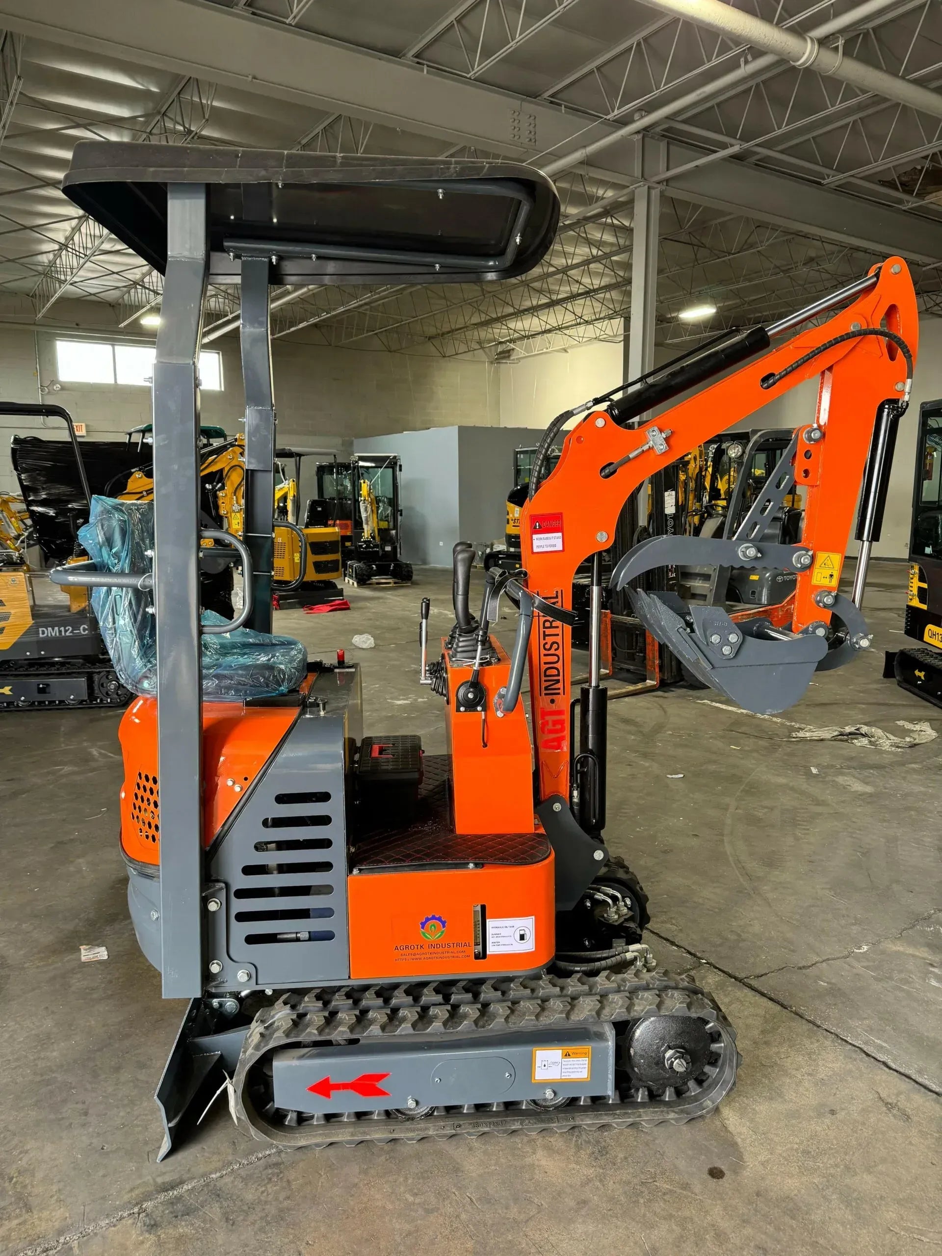 AGT Rato 1-Ton Mini Excavator – 13.5 HP Gasoline Engine by Bidadoo